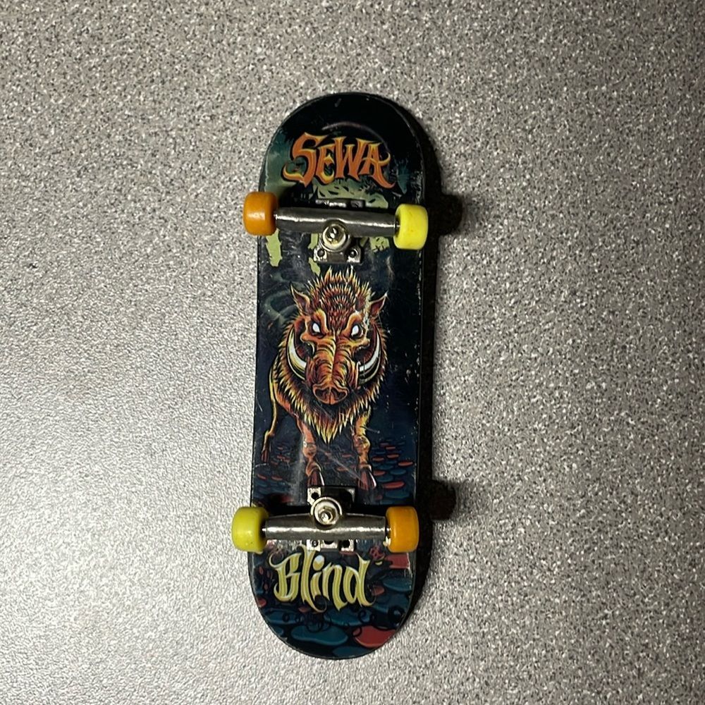 Tech Deck Mini‎ Skateboard featuring Blind Seea Golden Bear